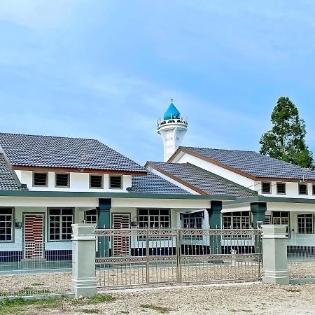 Nazza Homestay Besut With Pool Near Jetty To Perhentian Kampung Raja Экстерьер фото