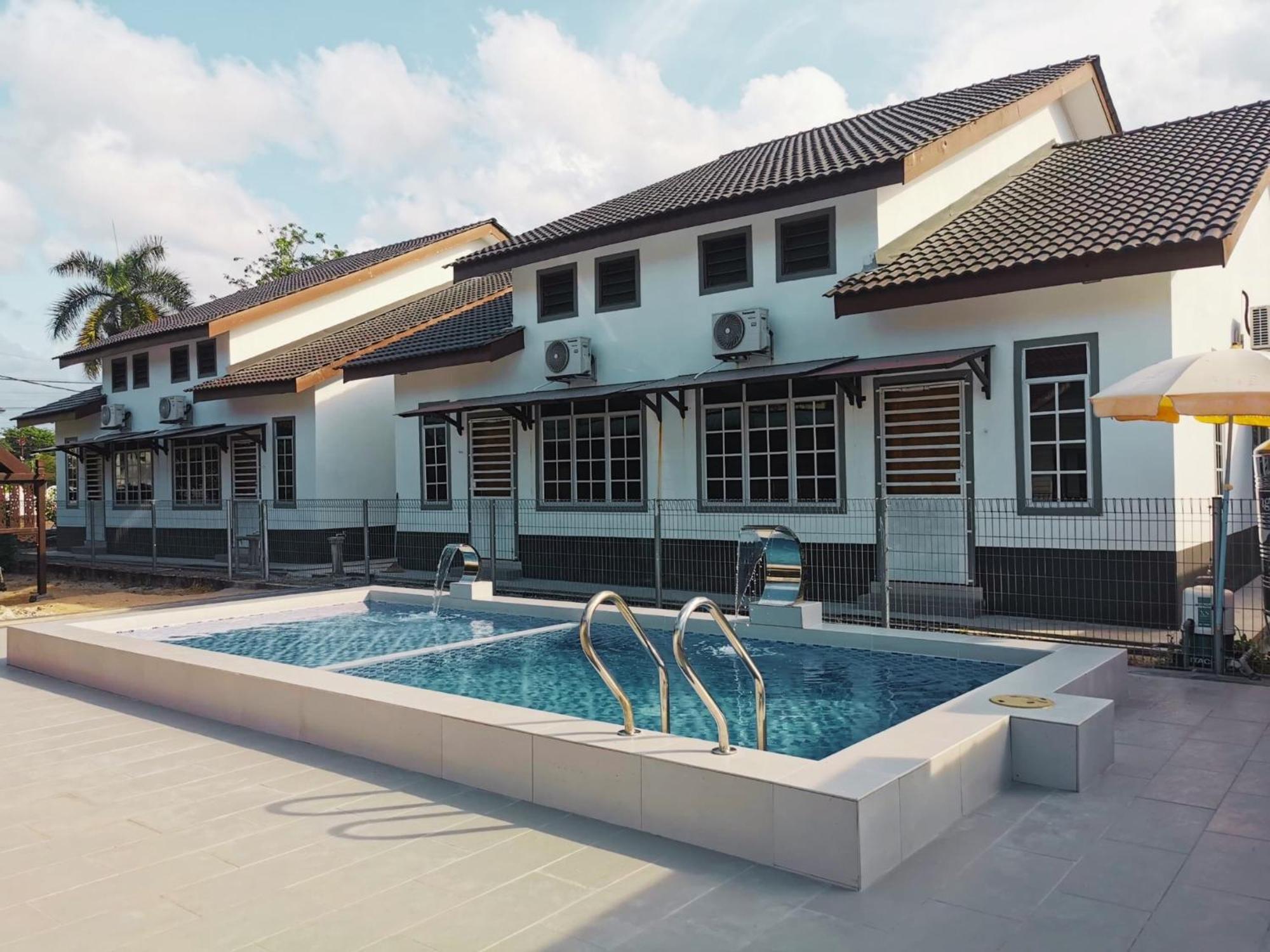 Nazza Homestay Besut With Swimming Pool Kampung Raja Экстерьер фото
